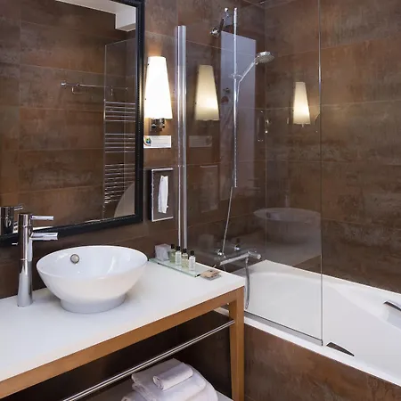 Le Six Hotel 4*