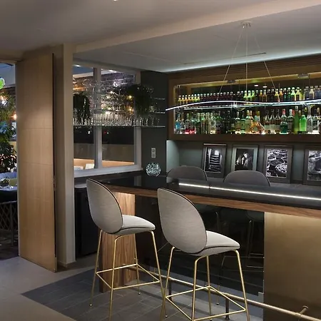 Le Six 4* Paris