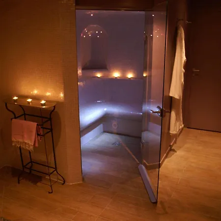 Le Six Hotel 4*