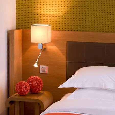 Le Six Hotel 4*