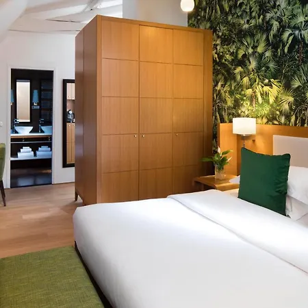 Le Six Hotel