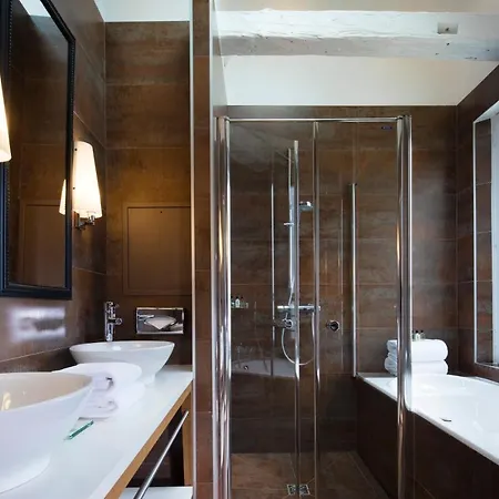Le Six Hotel 4*