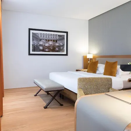 Le Six Hotel Paris