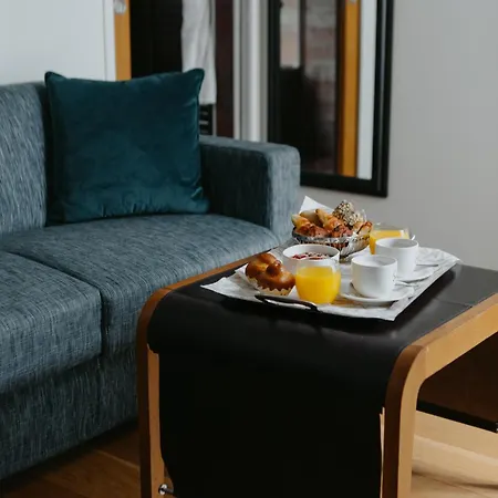 Le Six Hotel