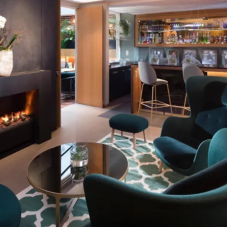 Le Six 4* Paris