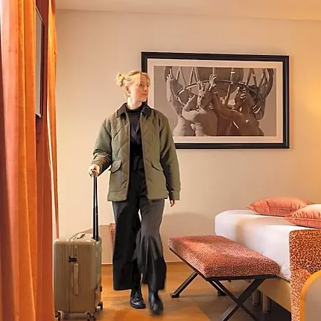 Hotell Le Six 4*