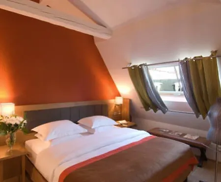 Le Six Hotel Paris