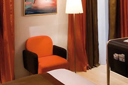 Le Six Hotel Paris