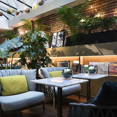 Le Six Hotel