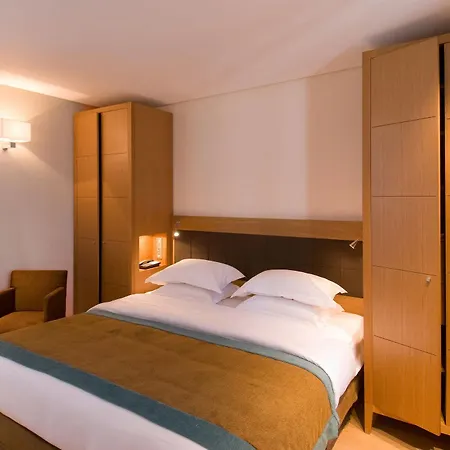 Le Six Hotel 4*