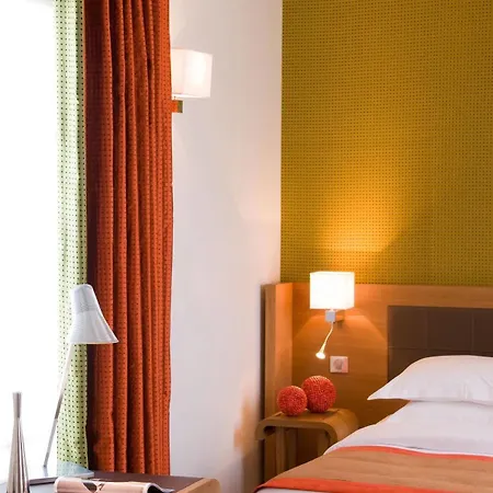Le Six 4* Paris