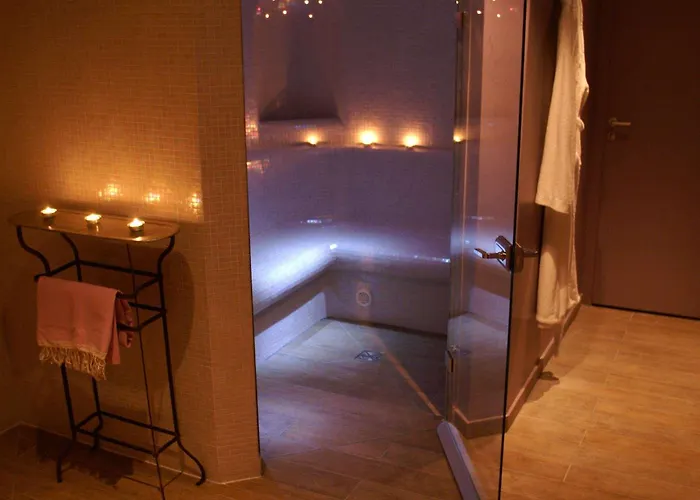 Le Six Отель 4*