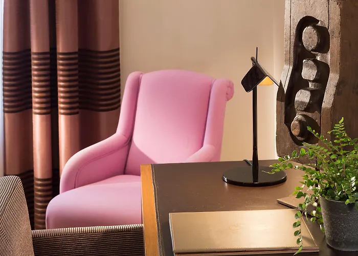 Отель Le Six 4*