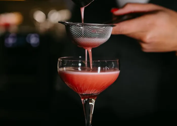 Отель Le Six Париж