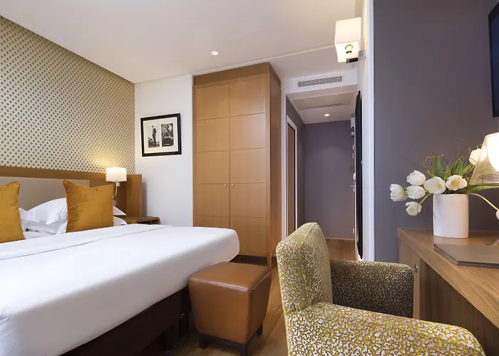 Le Six Отель Париж