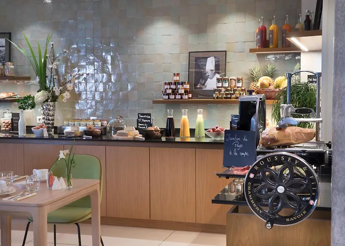 Отель Le Six Париж