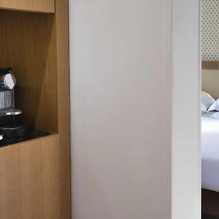 Otel Le Six Paris