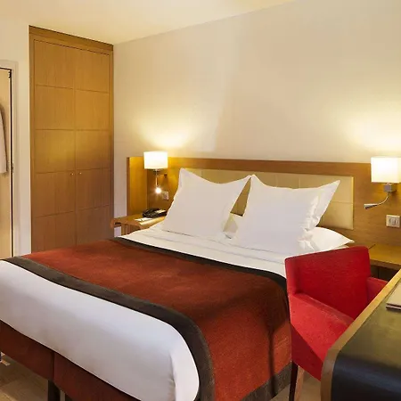 Le Six 4* Paris