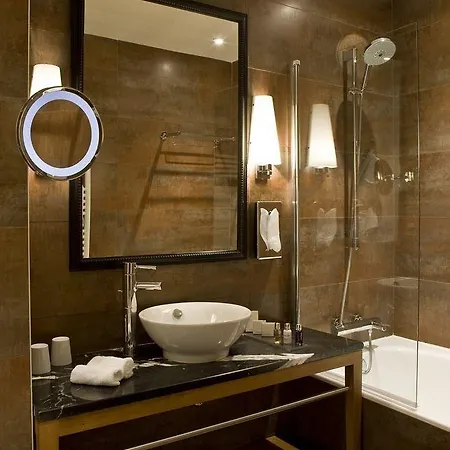 Otel Le Six 4*